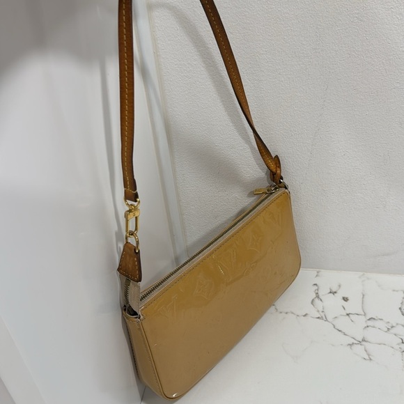 Louis Vuitton Pochette Vernis - Picture 3 of 8